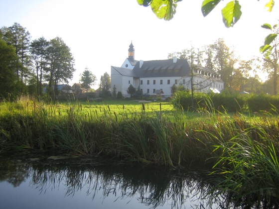 Otoczenie klasztoru w Smolanach